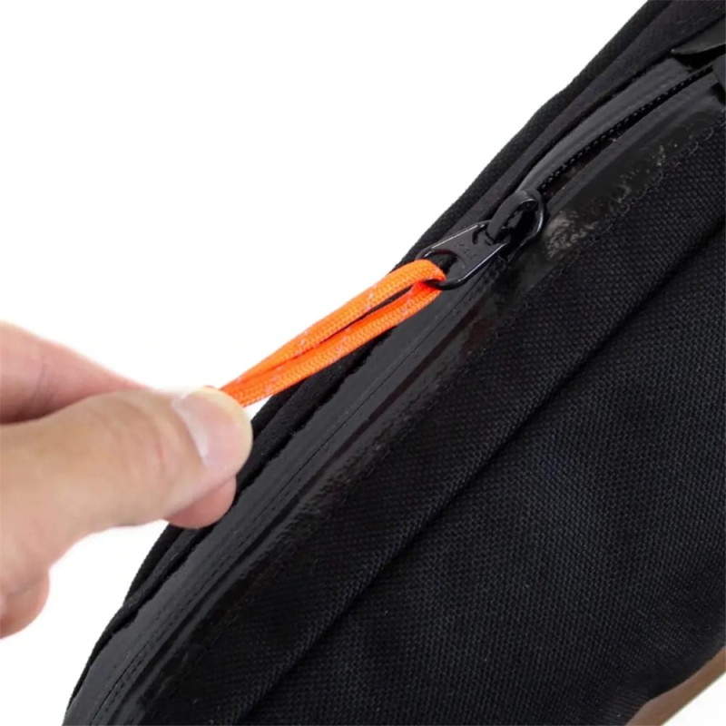 restrap-carry-everything-bolt-on-top-tube-bag-2-172820-f-sk6-w1550-h1080_5.jpg