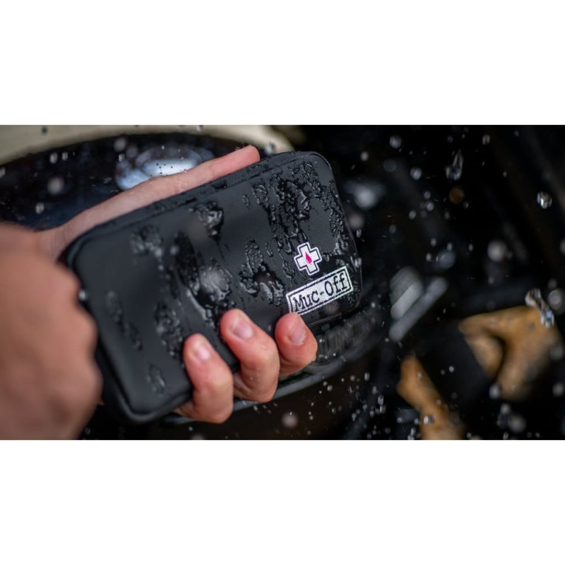 HIGHLIGHT-Essentials-Case-RAINPROOF_950x_crop_center.jpg
