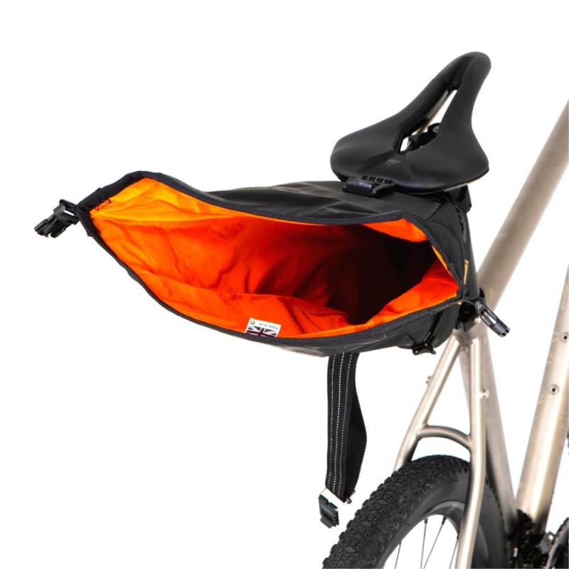 torba-podsiodlowa-restrap-saddle-pack-4.5l-czarna-6.jpg