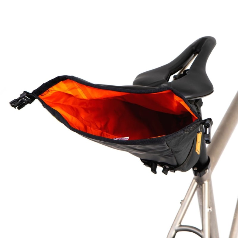 torba-podsiodlowa-restrap-saddle-pack-2.5l-czarna-6.jpg