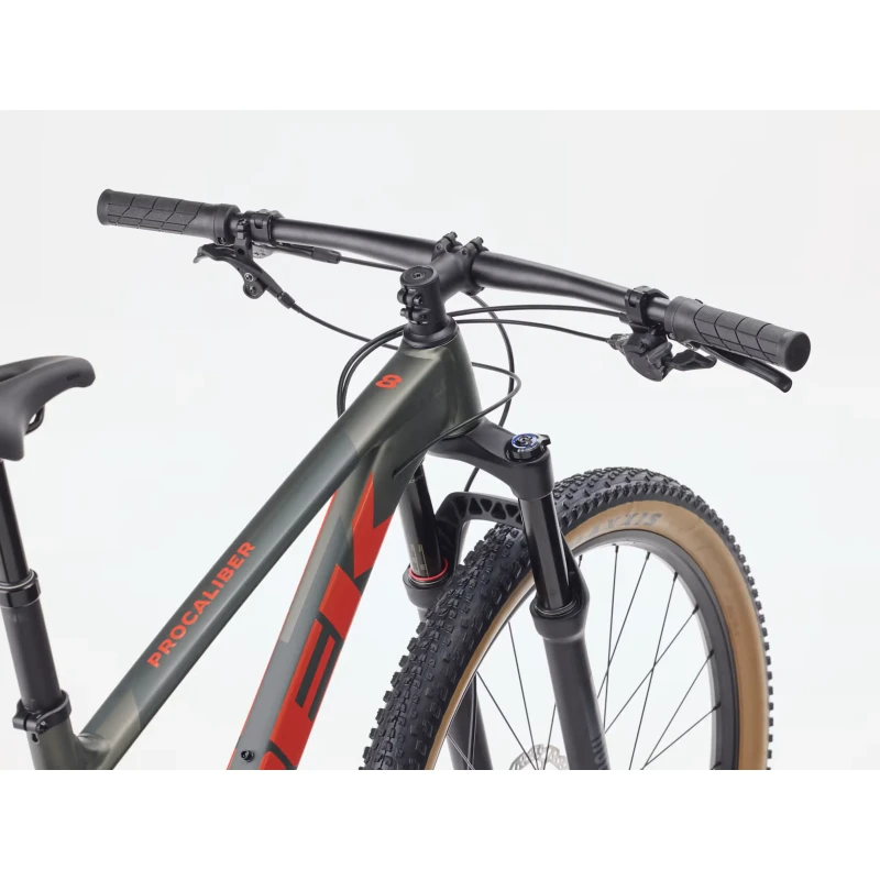 Rower MTB Trek Procaliber 8 2026 Grafitowy - widok na kierownicę