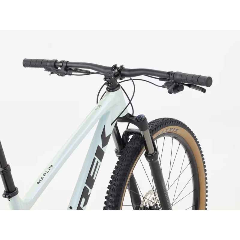 Rower MTB Trek Marlin 7 Gen 3 Miętowy - widok na kierownicę