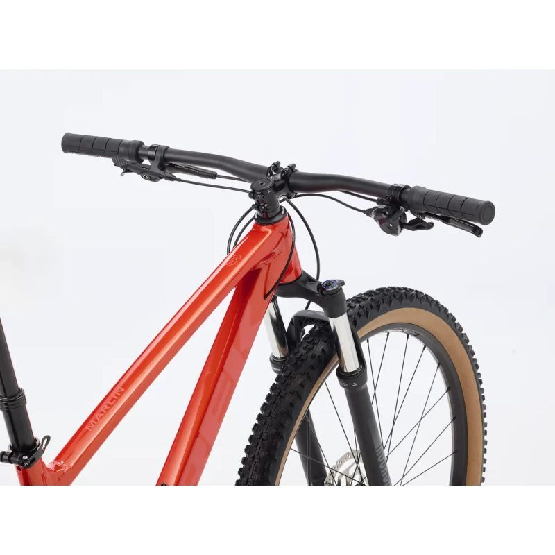 Rower MTB Trek Marlin 6 Gen 3 Czerwony - widok na kierownicę