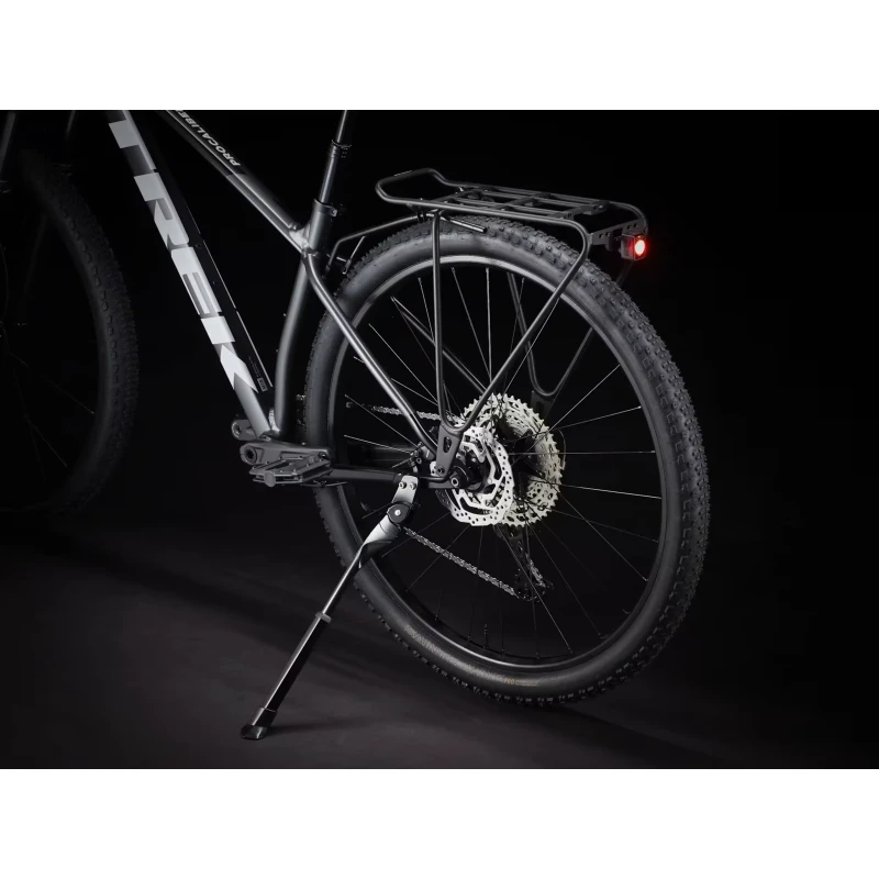 Rower MTB Trek Procaliber 6 2026 Czarny - bagażnik i stopka