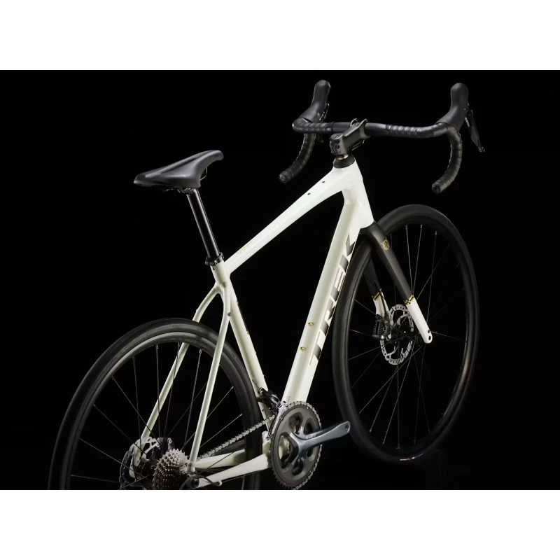 Rower szosowy Trek Domane AL 4 Gen 4 2026 Biały - widok z tyłu