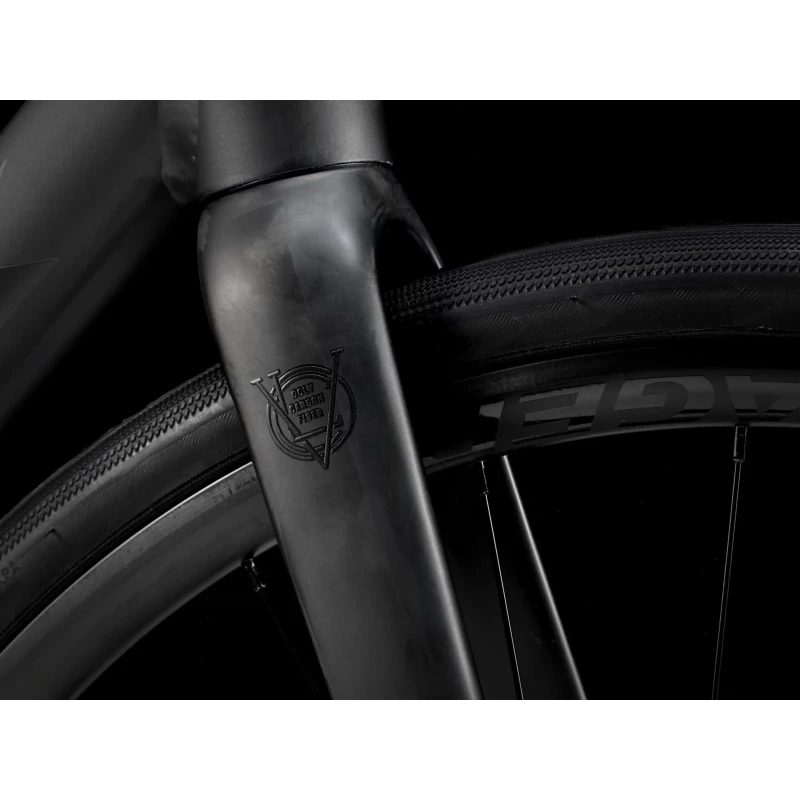 Rower szosowy Trek Domane AL 2 Gen 4 2026 Grafitowy - widelec i koło