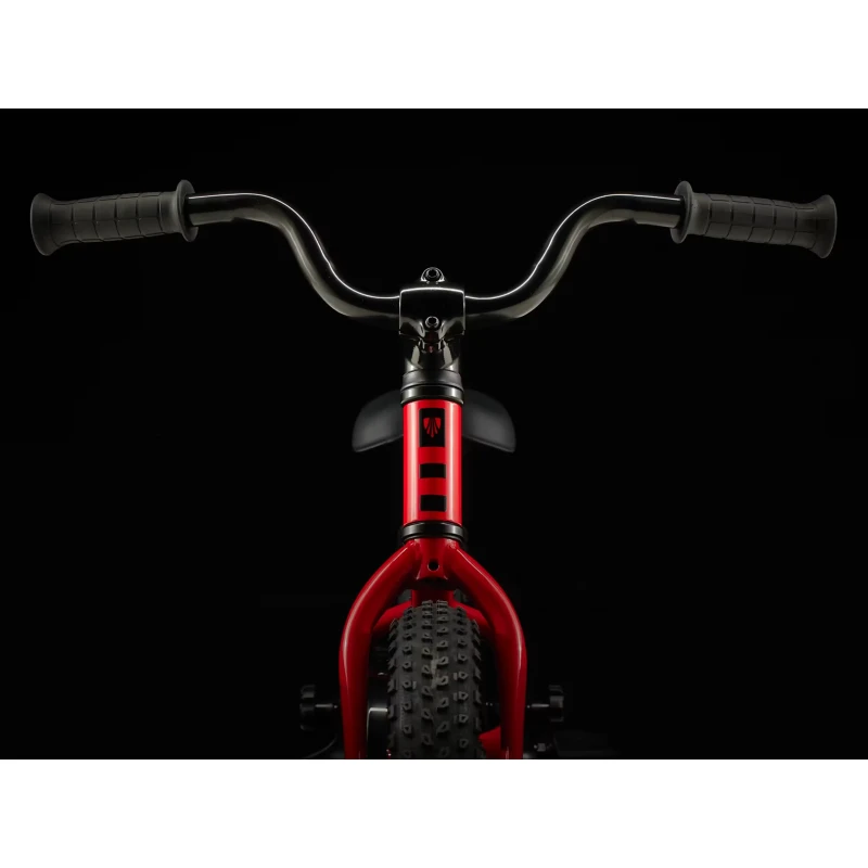 Rower dziecięcy Trek Precaliber 12 2026 Czerwony - widok na kierownicę z przodu