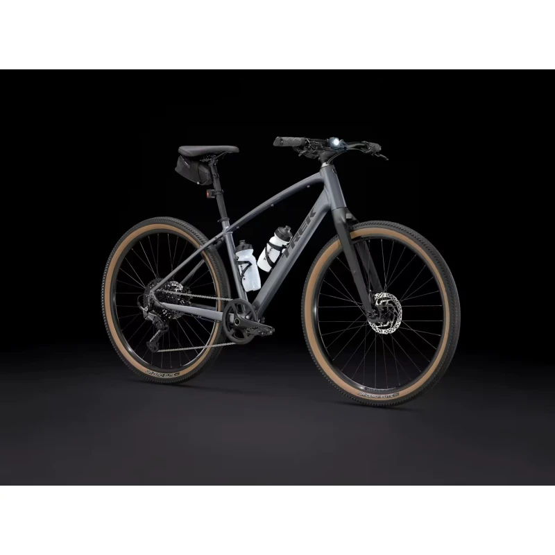 Rower crossowy Trek Dual Sport 3 Gen 5 2025 Grafitowy - widok z akcesoriami