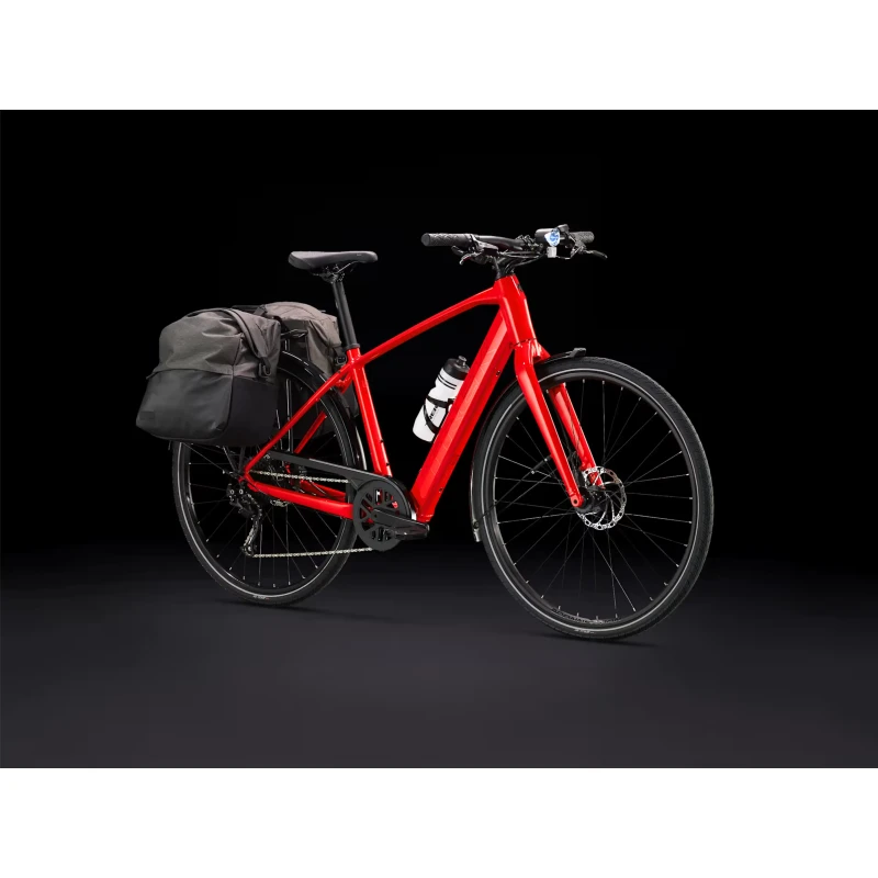 Rower elektryczny Trek FX+ 2 Czerwony - widok z akcesoriami