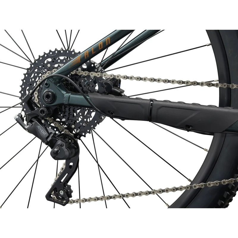 Rower MTB Giant Talon 2 Asphalt Green - widok piasty i łańcucha