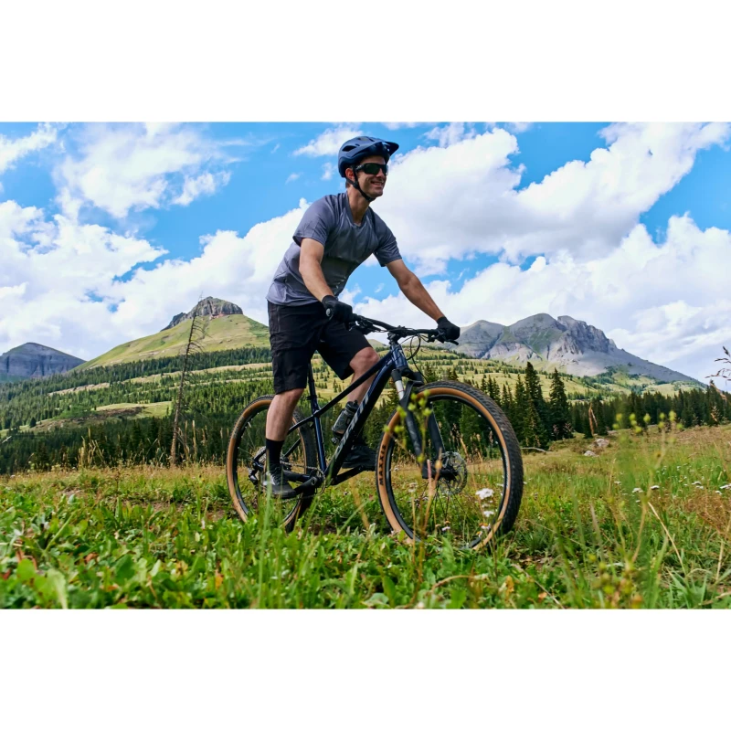 Rower MTB Giant Talon 0 - widok w trakcie użytkowania