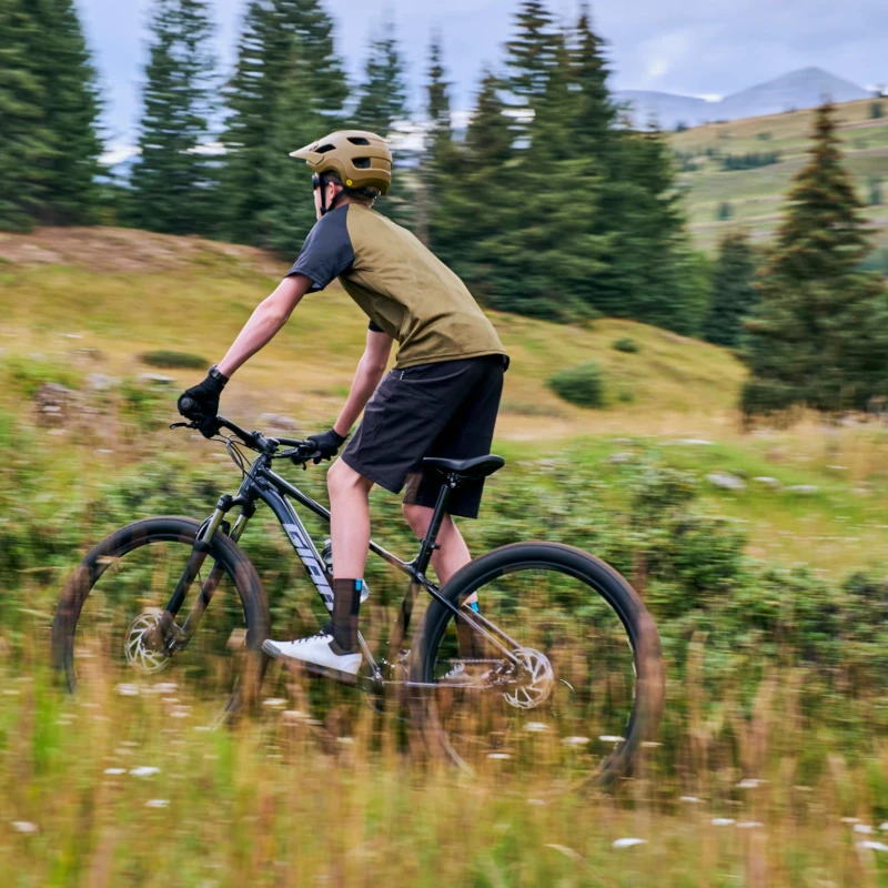 Rower MTB Giant Talon 3 Pomarańczowy - widok w trakcie użytkowania