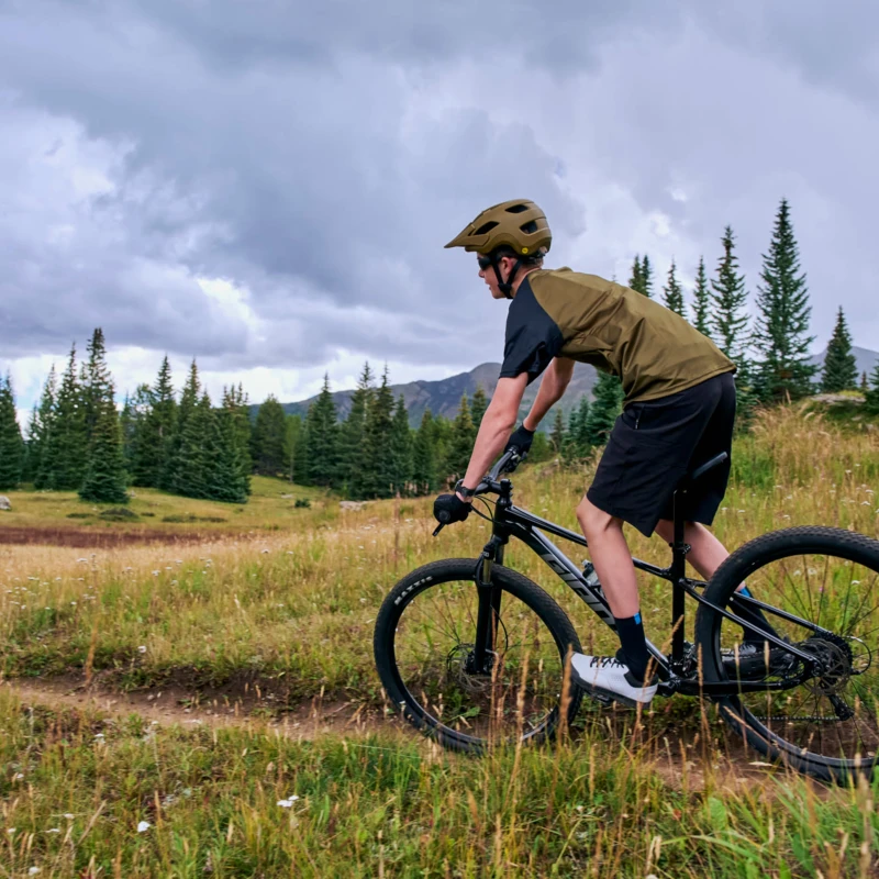 Rower MTB Giant Talon 3 Pomarańczowy - widok w trakcie użytkowania