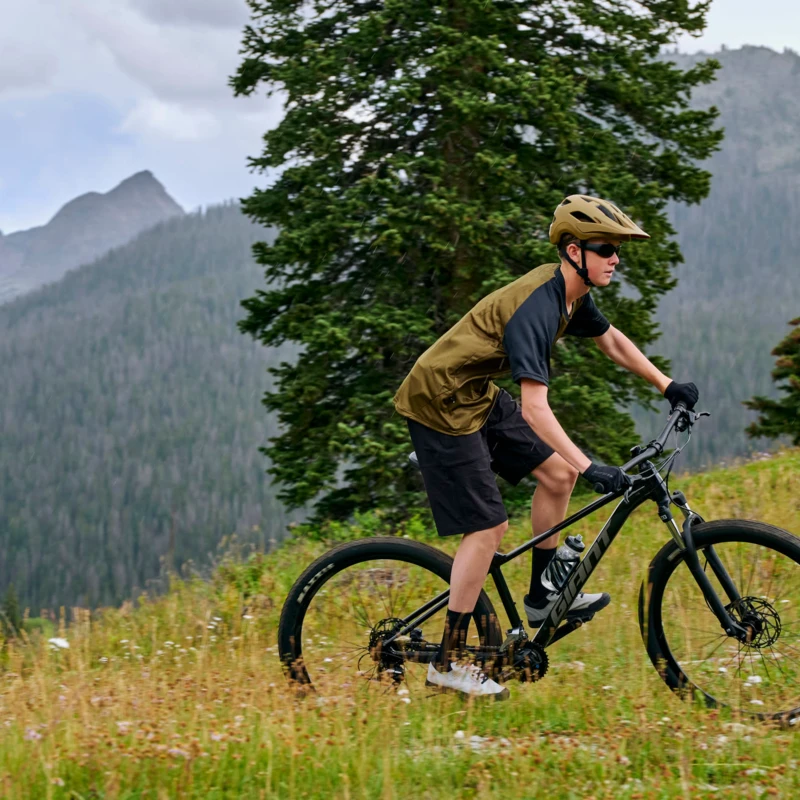 Rower MTB Giant Talon 3 Pomarańczowy - widok w trakcie użytkowania