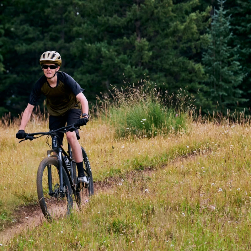 Rower MTB Giant Talon 3 Pomarańczowy - widok w trakcie użytkowania