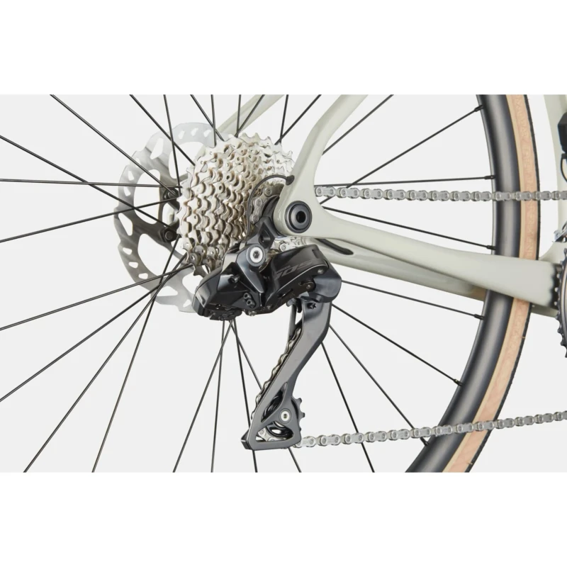 Rower szosowy Cannondale Synapse Carbon 4 Szary - widok piasty