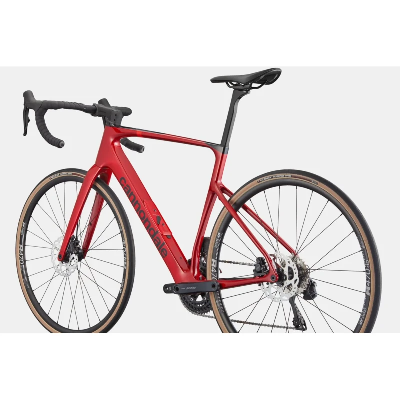 Rower szosowy Cannondale Synapse Carbon 4 Czerwony - widok roweruu z tyłu