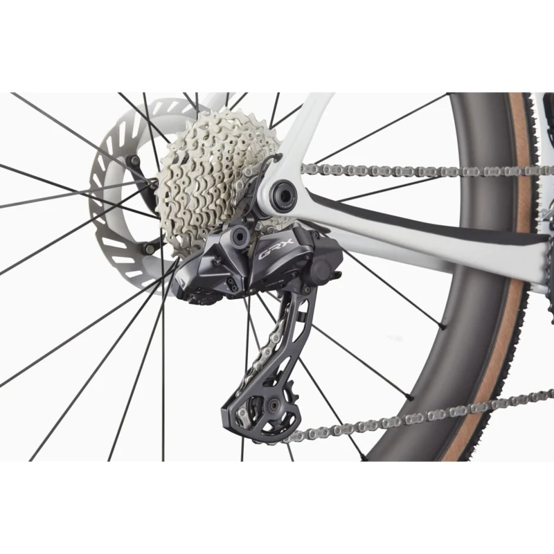 Rower gravel Cannondale SuperX Carbon 2 Biały - widok piasty