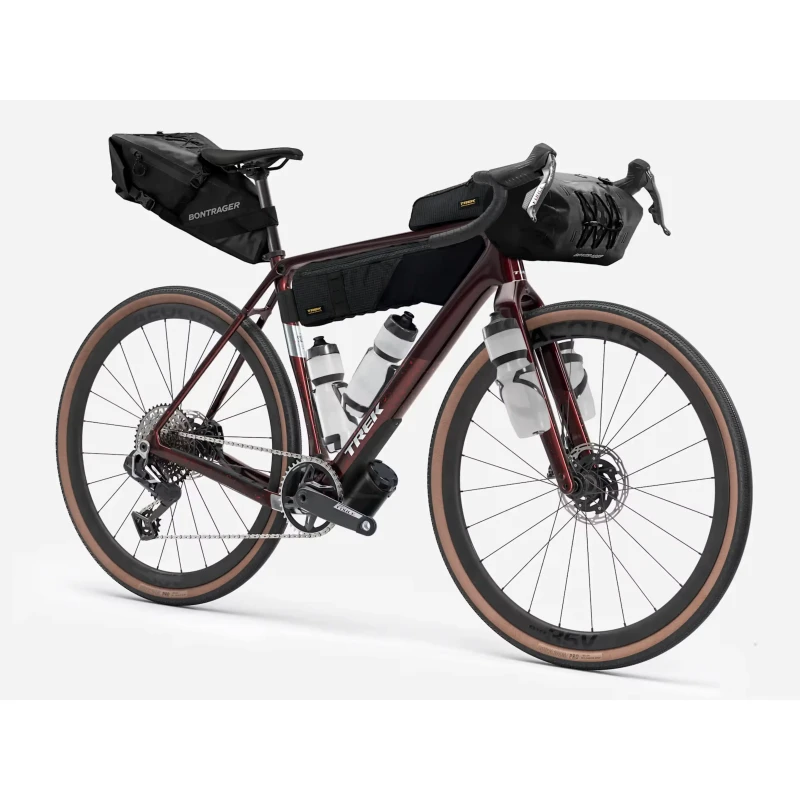 Rower gravel Trek Checkpoint SL 7 AXS Gen 3 2026 Bordowy - widok z akcesoriami