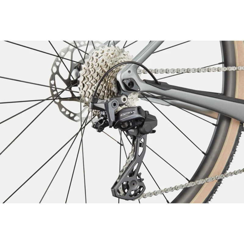 Rower elektryczny Cannondale Synapse Neo Allroad 2 Szary - widok piasty i łańcucha