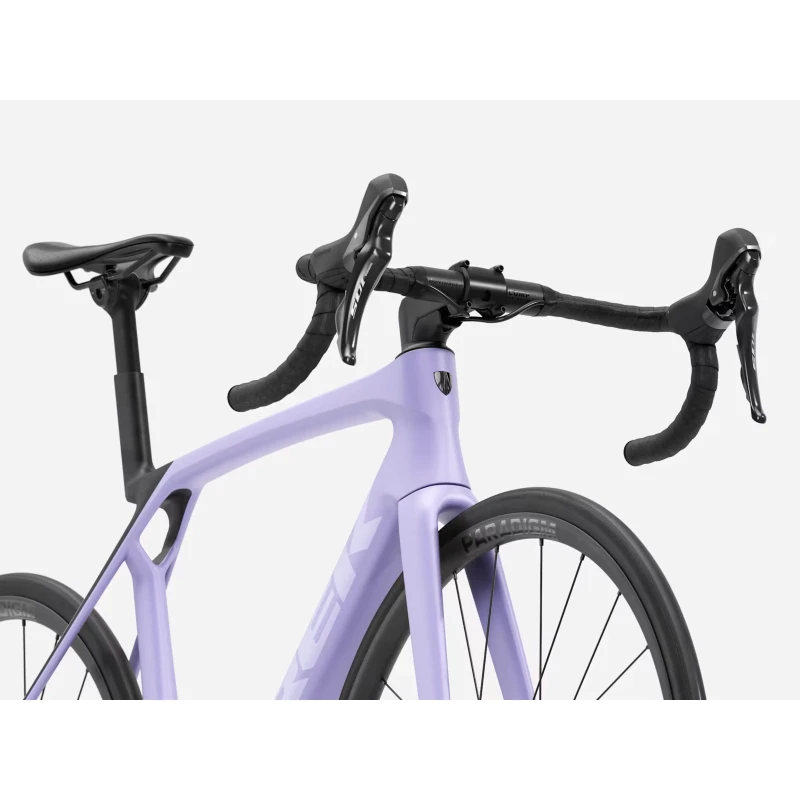 Rower szosowy Trek Madone SL 5 Gen 8 2026 Fioletowy - widok z tyłu