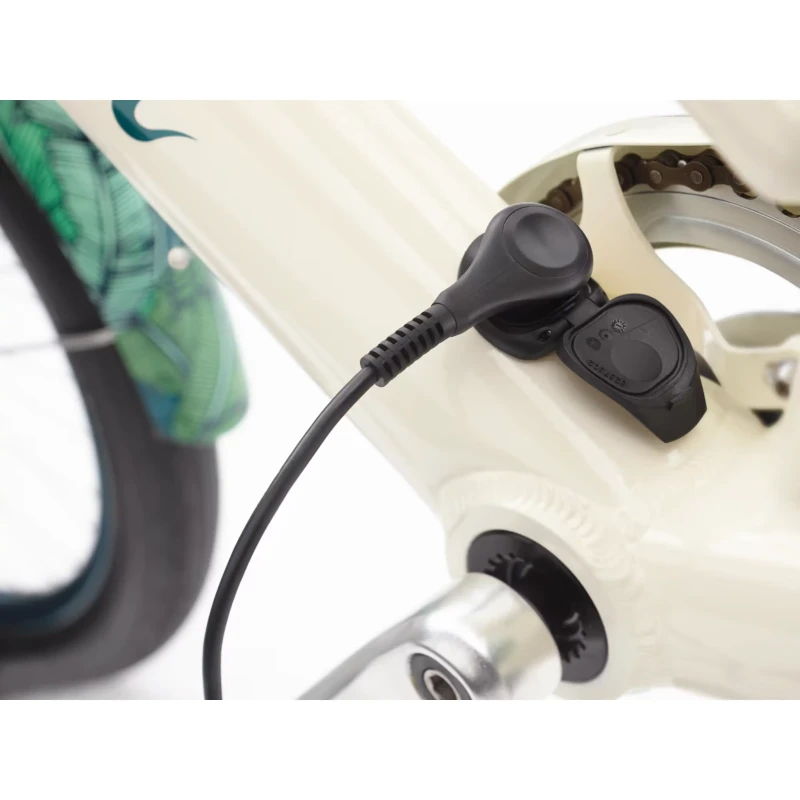 Rower elektryczny Electra Bali Cruiser Go! Beżowy - ładowanie