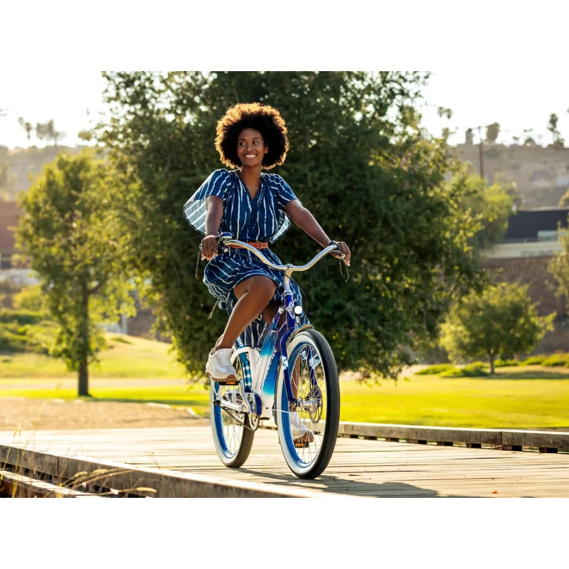 Rower elektryczny Electra Shibori Cruiser Go! Niebieski - widok z akcesoriami