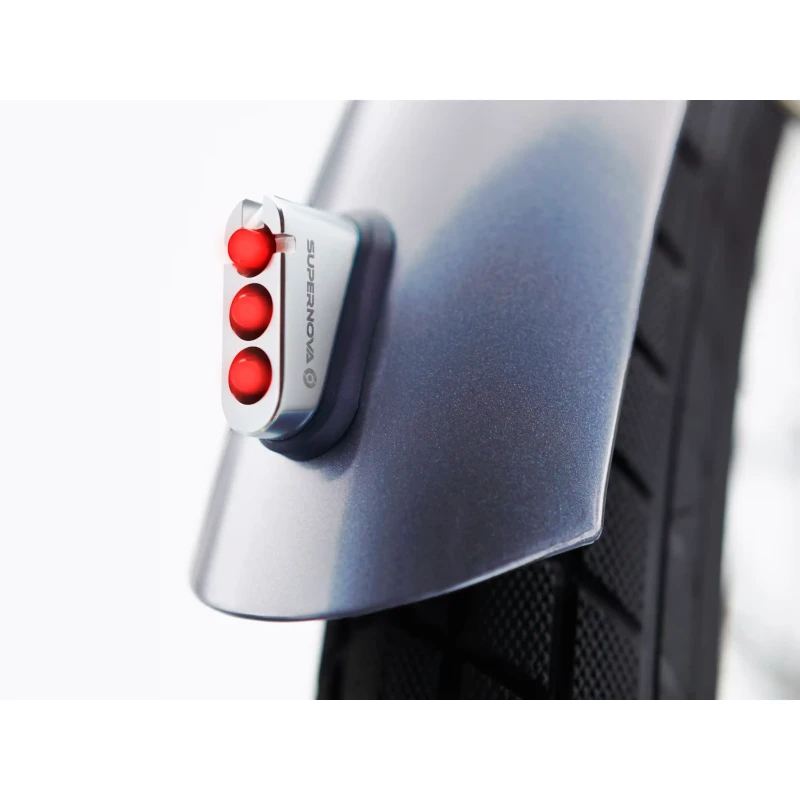 Rower elektryczny Electra Townie Path Go! 10D EQ Srebrny - lampka tylna