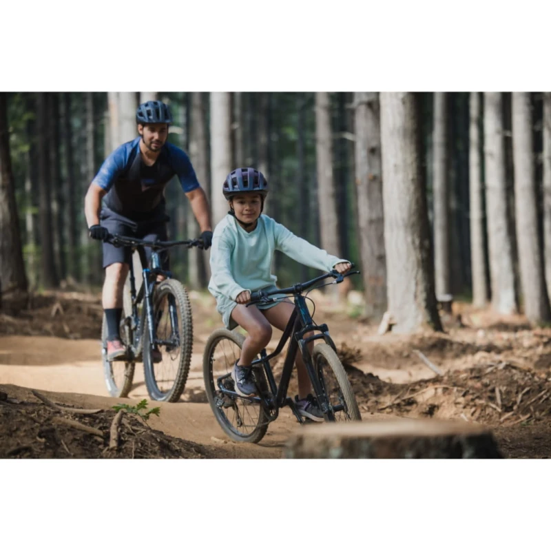 Rower dziecięcy Liv Tempt 24 Disc Granatowy - widok z rowerzystami