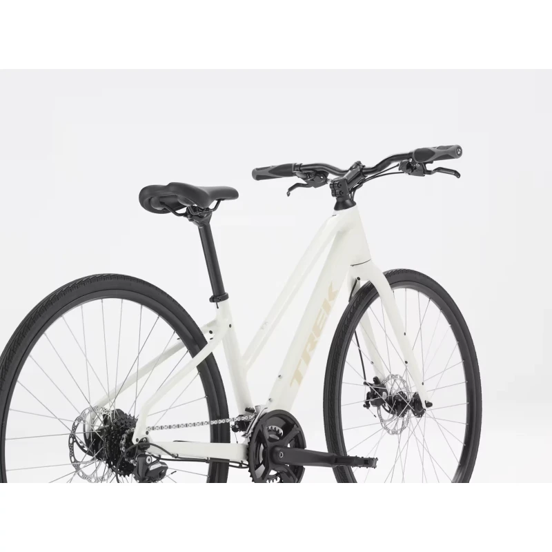 rower-fitness-trek-fx-1-o-srednim-przekroku-gen-4-bialy-2.webp