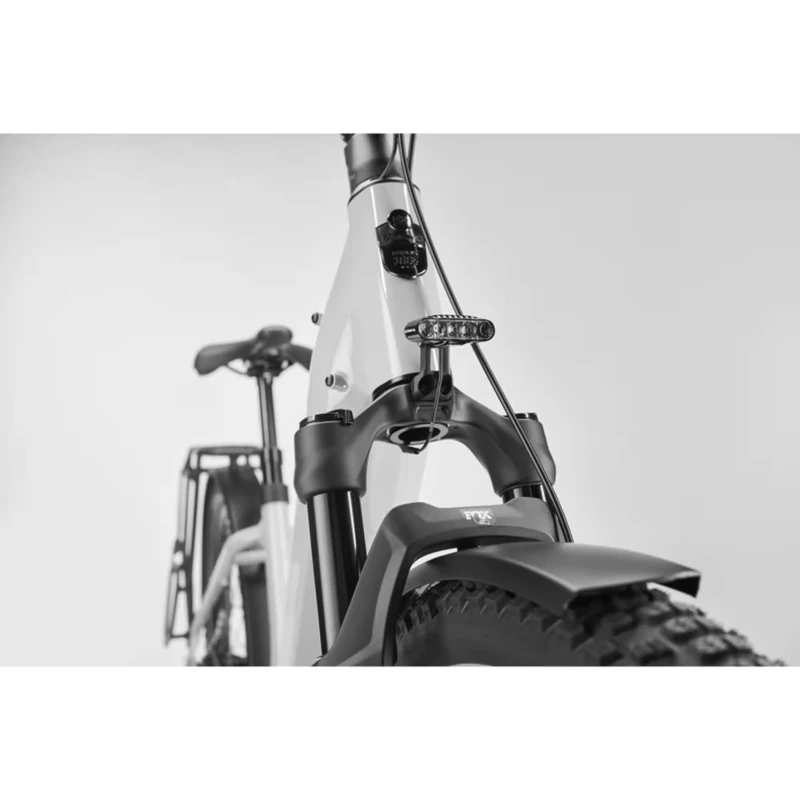 Rower elektryczny Diamant Suvea Trip Pro 600Wh Granatowy - widok lampki przedniej