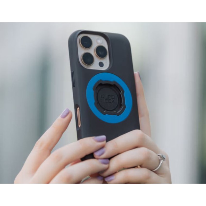 Etui Quad Lock Mag Case - iPhone 17 Pro - podczas użytkowania