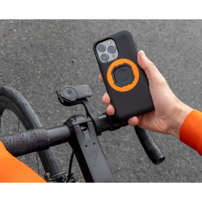 Etui Quad Lock Mag Case - iPhone 17 Pro Max - na rowerze
