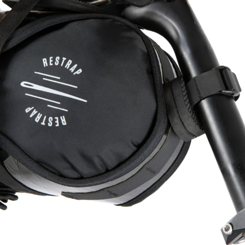 torba-podsiodlowa-restrap-race-saddle-bag-7l-3.webp