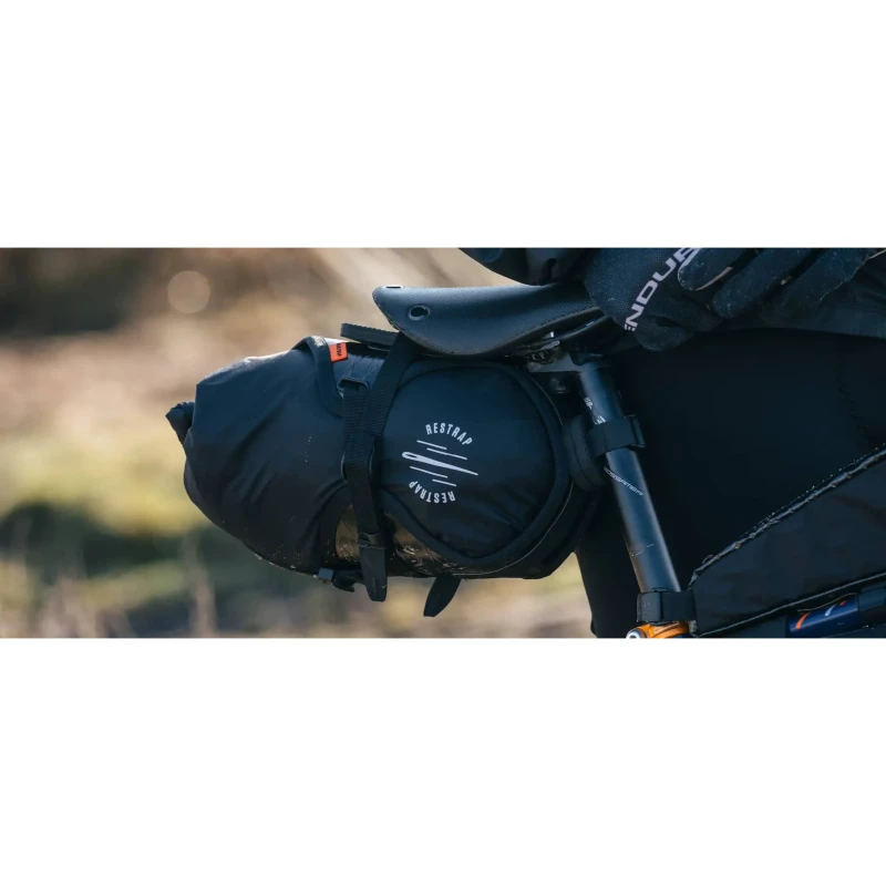 torba-podsiodlowa-restrap-race-saddle-bag-7l-6.webp