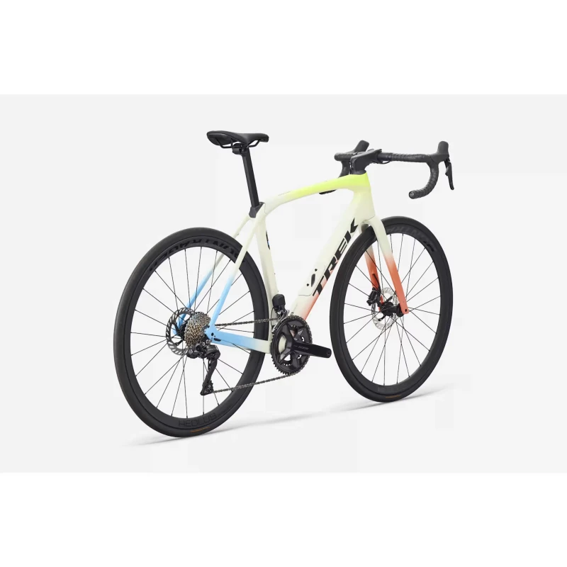 rower-szosowy-trek-domane-sl-6-gen-4-bialy-2.webp