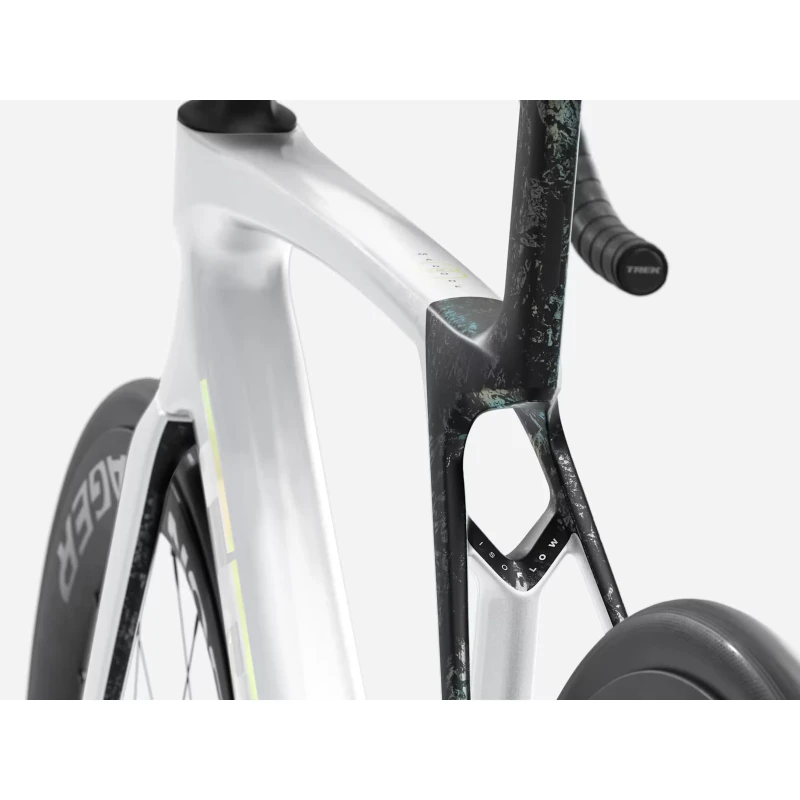 rower-szosowy-trek-madone-sl-7-gen-8-bialy-4.webp