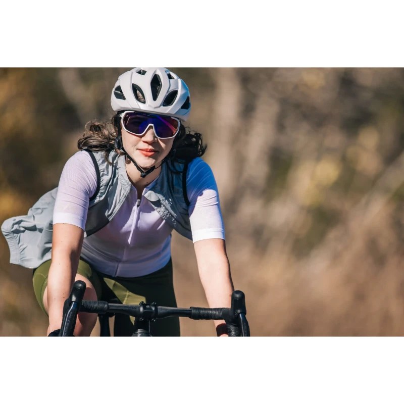 kask-liv-rev-elite-mips-bialy-7.webp