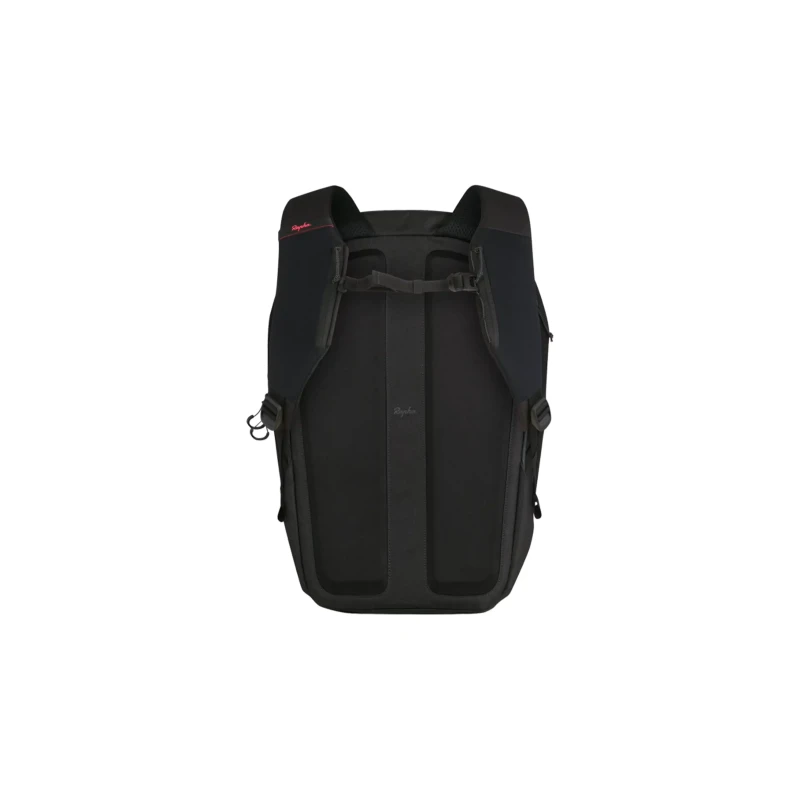 plecak-rapha-20l-czarny-2.webp