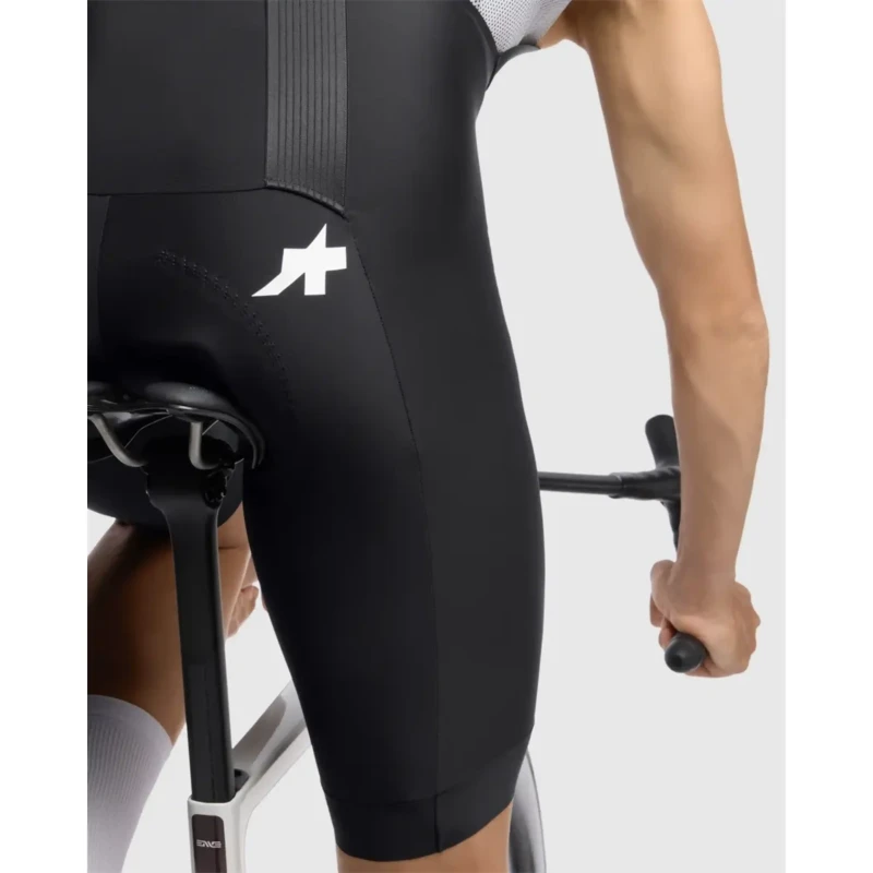 spodenki-rowerowe-assos-mille-gt-s11-czarne-8.webp