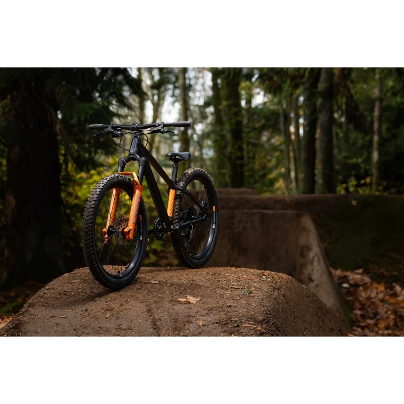 rower-dzieciecy-giant-stp-24-czarny-10.webp