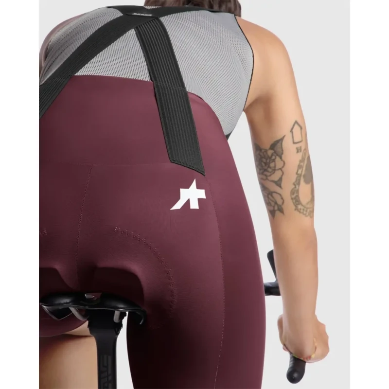 spodenki-rowerowe-assos-uma-gt-s11-bordowe-8.webp