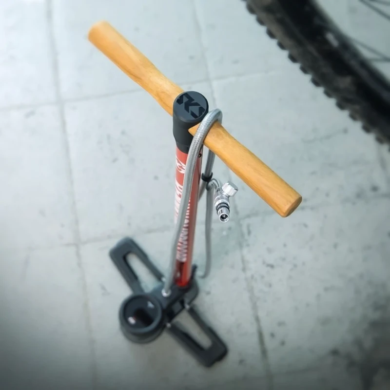 pompka-do-amortyzatora-sks-rennkompressor-suspension-3.webp
