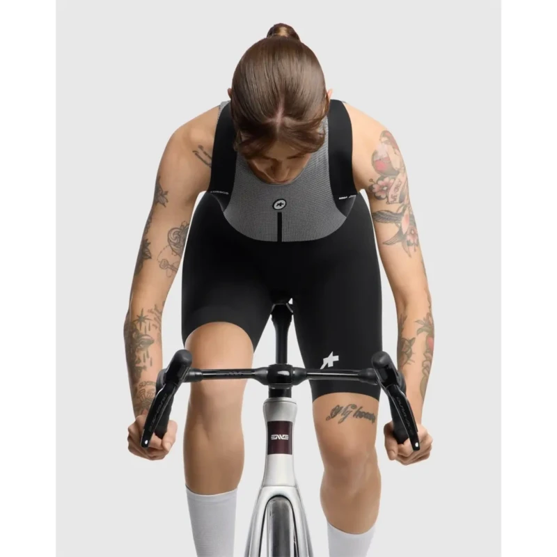 spodenki-rowerowe-assos-uma-gt-s11-czarne-5.webp
