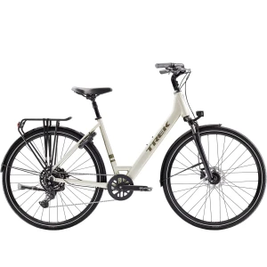 Rower trekkingowy Trek Verve Equipped o niskim przekroku Srebrny