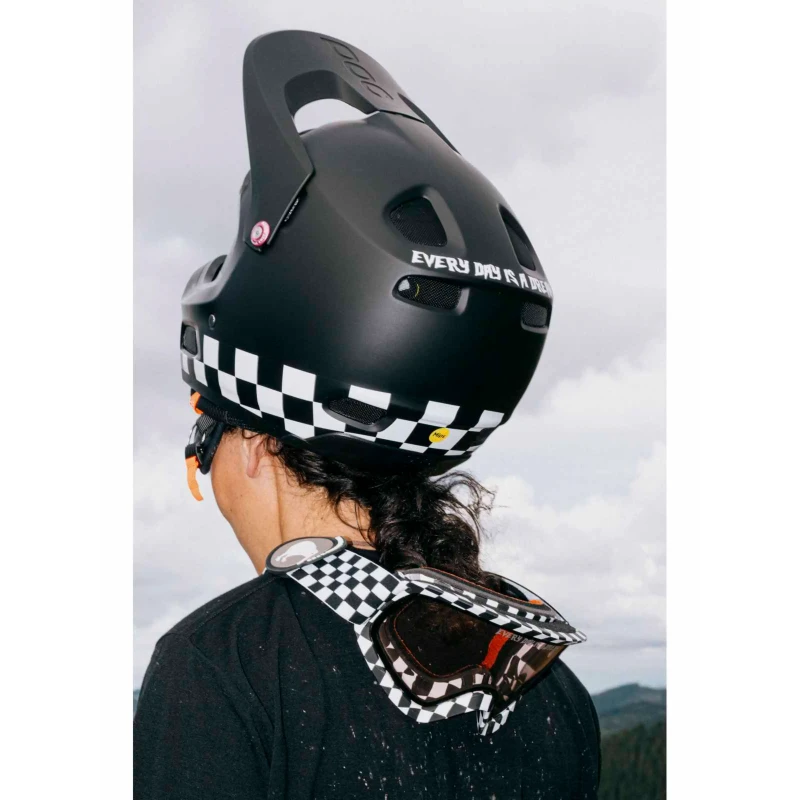 kask-rowerowy-poc-coron-air-mips-czarny-6.webp