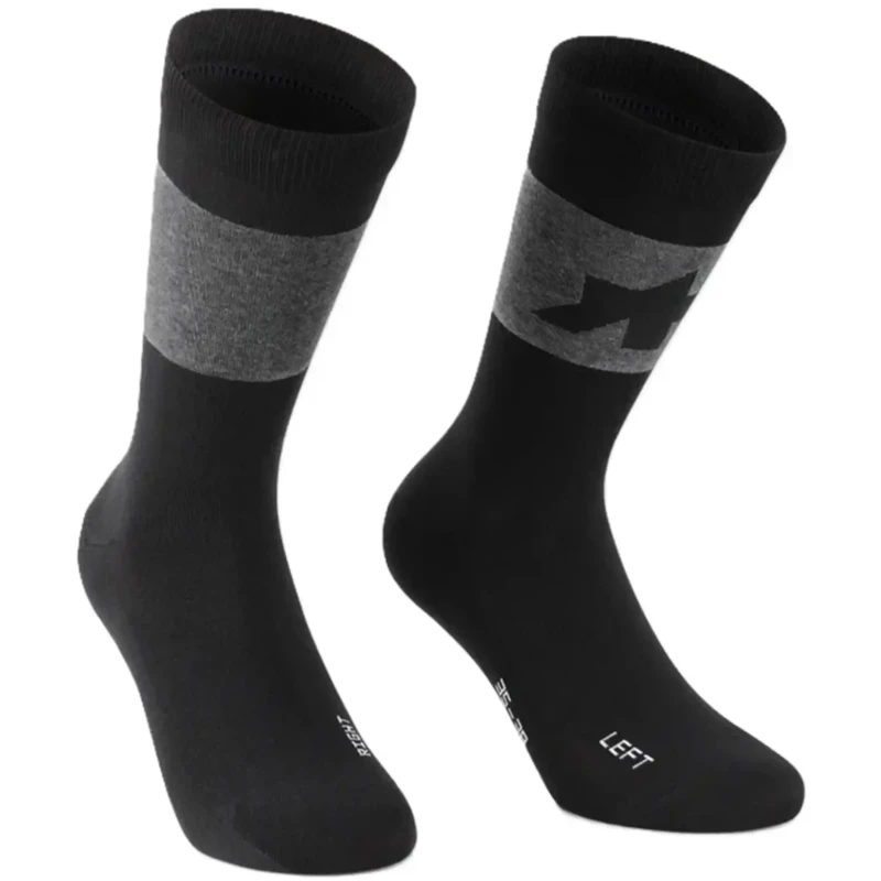 skarpetki-assos-signature-evo-czarne-1.webp