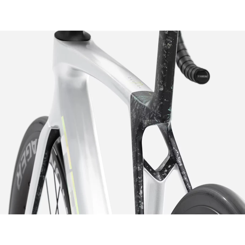 rower-szosowy-trek-madone-sl-6-gen-8-bialy-4.webp