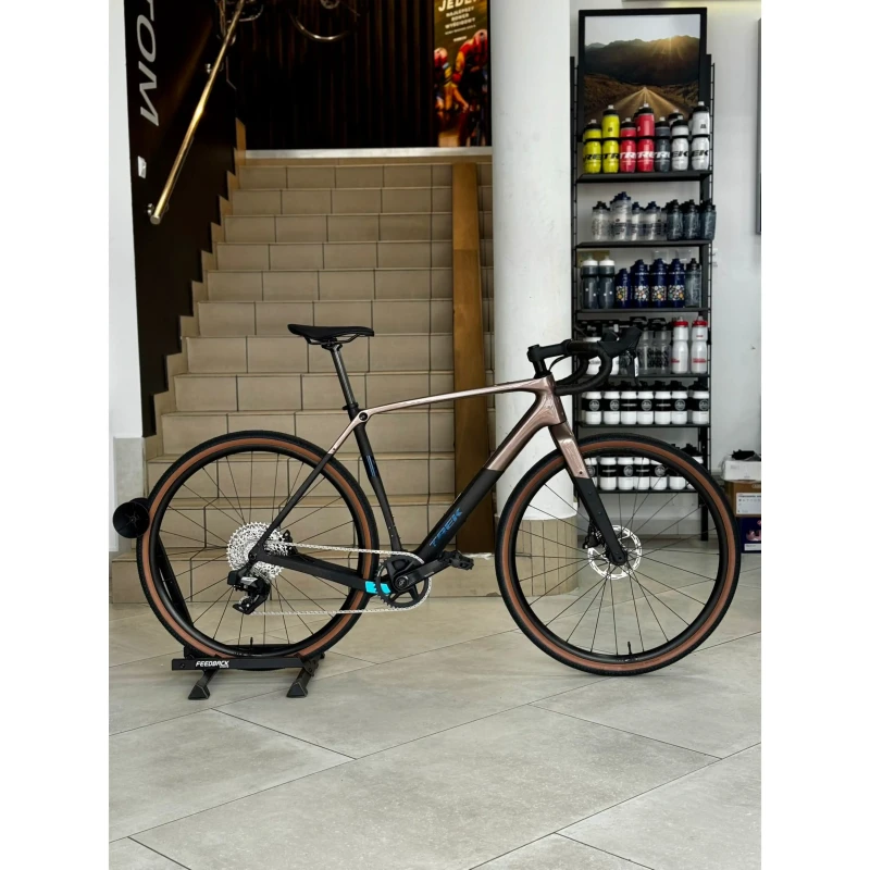 rower-gravel-trek-checkpoint-sl-5-axs-gen-3-2026-brazowy-ml-1.webp