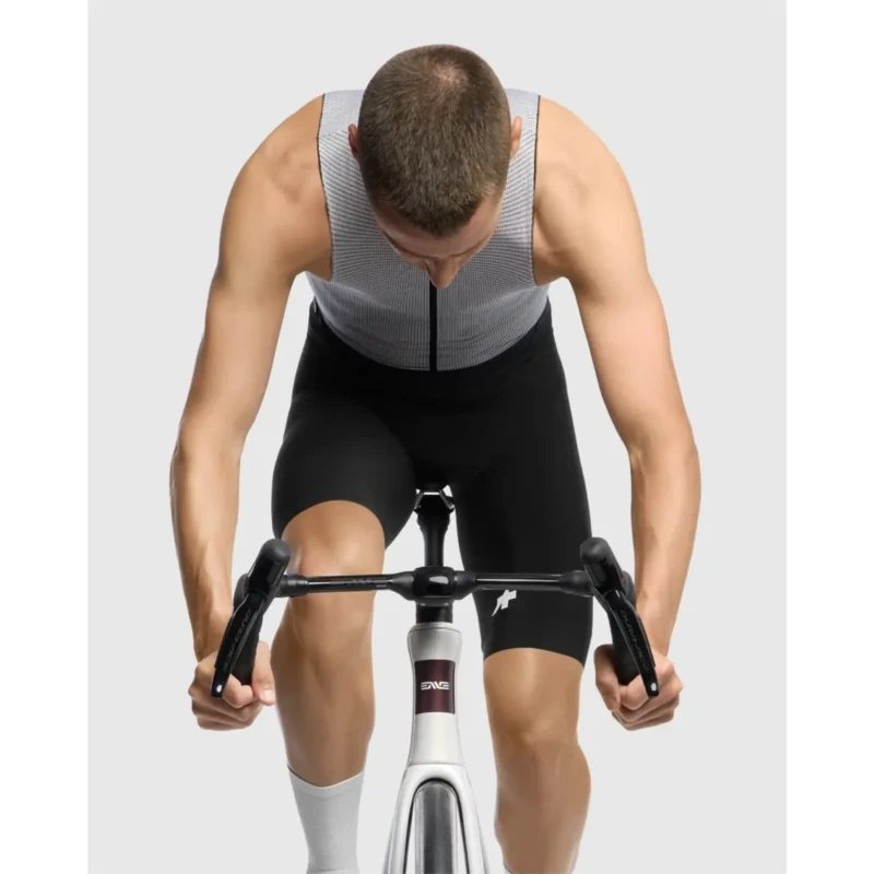 spodenki-rowerowe-z-wkladka-assos-mille-gt-s11-5.webp